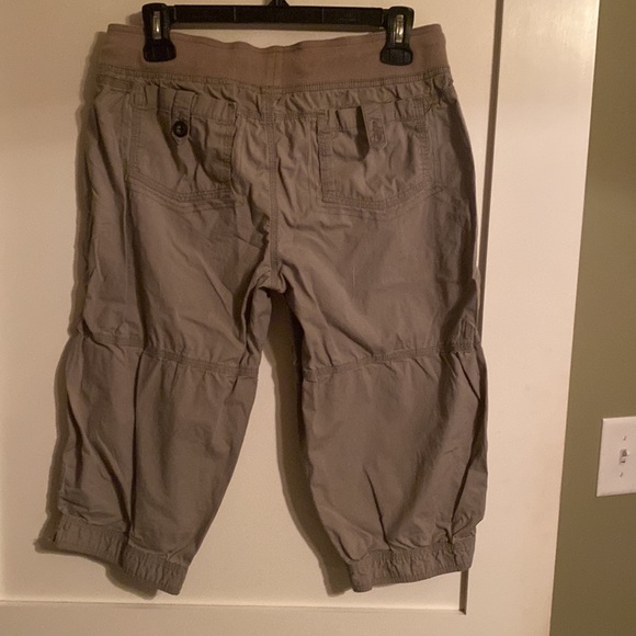 apt 9 Capris with no flaws! - Picture 2 of 4